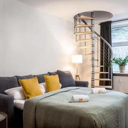 Sonnig&helle Alexanderplatz In 15min Zu Erreichen, Herthastraße Sehr Schön Und Groß Für Gruppen Geeignet Apartment Berlin