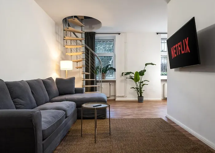 Sonnig & Helle Alexanderplatz In 15min Zu Erreichen, Herthastrasse Sehr Schoen Und Gross Fuer Gruppen Geeignet