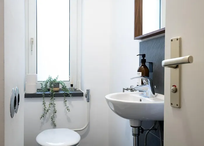 Sonnig & Helle Alexanderplatz In 15min Zu Erreichen, Herthastrasse Sehr Schoen Und Gross Fuer Gruppen Geeignet