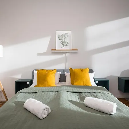 Sonnig & Helle Alexanderplatz In 15min Zu Erreichen, Herthastrasse Sehr Schoen Und Gross Fuer Gruppen Geeignet Apartamento *