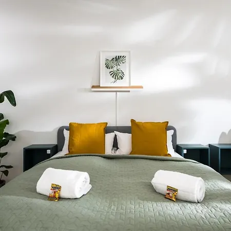 Sonnig & Helle Alexanderplatz In 15min Zu Erreichen, Herthastrasse Sehr Schoen Und Gross Fuer Gruppen Geeignet * Berlín