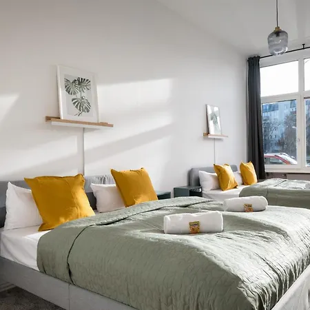 Sonnig & Helle Alexanderplatz In 15min Zu Erreichen, Herthastrasse Sehr Schoen Und Gross Fuer Gruppen Geeignet Berlín