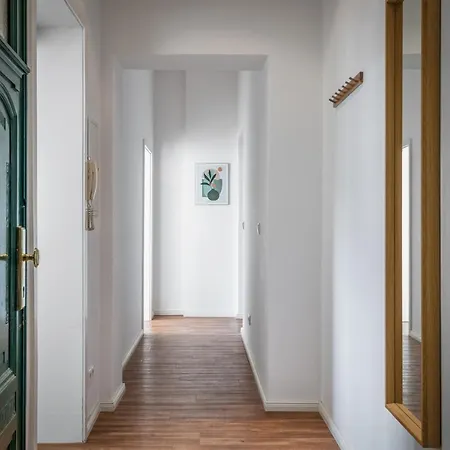 Appartement Sonnig & Helle Alexanderplatz In 15min Zu Erreichen, Herthastrasse Sehr Schoen Und Gross Fuer Gruppen Geeignet