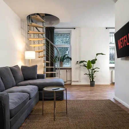 Sonnig & Helle Alexanderplatz In 15min Zu Erreichen, Herthastrasse Sehr Schoen Und Gross Fuer Gruppen Geeignet