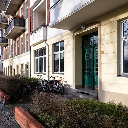 Sonnig & Helle Alexanderplatz In 15min Zu Erreichen, Herthastrasse Sehr Schoen Und Gross Fuer Gruppen Geeignet * برلين
