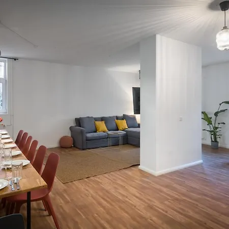 Apartmán Sonnig & Helle Alexanderplatz In 15min Zu Erreichen, Herthastrasse Sehr Schoen Und Gross Fuer Gruppen Geeignet Berlín