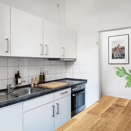 Appartement Sonnig & Helle Alexanderplatz In 15min Zu Erreichen, Herthastrasse Sehr Schoen Und Gross Fuer Gruppen Geeignet