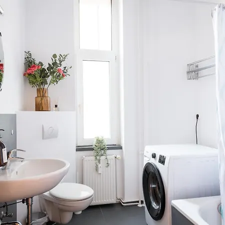 Apartmán Sonnig & Helle Alexanderplatz In 15min Zu Erreichen, Herthastrasse Sehr Schoen Und Gross Fuer Gruppen Geeignet Berlín