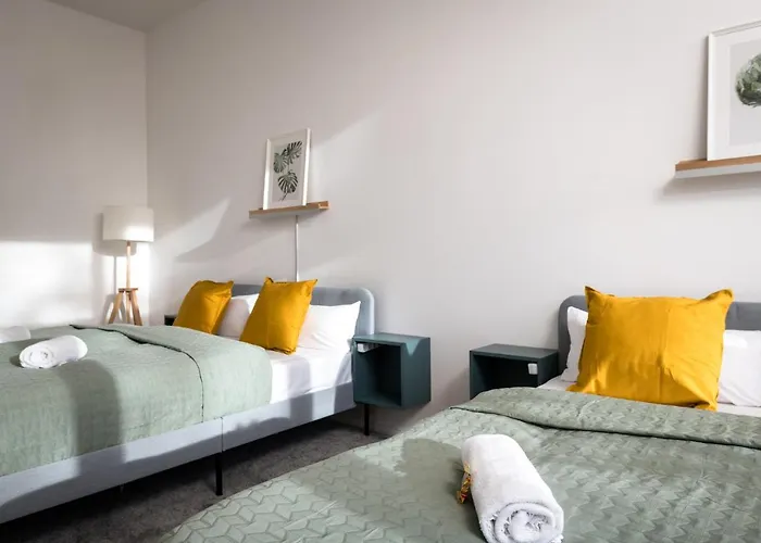 Apartamento Sonnig&helle Alexanderplatz In 15min Zu Erreichen, Herthastraße Sehr Schön Und Groß Für Gruppen Geeignet Berlín