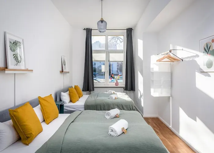 Sonnig&helle Alexanderplatz In 15min Zu Erreichen, Herthastraße Sehr Schön Und Groß Für Gruppen Geeignet