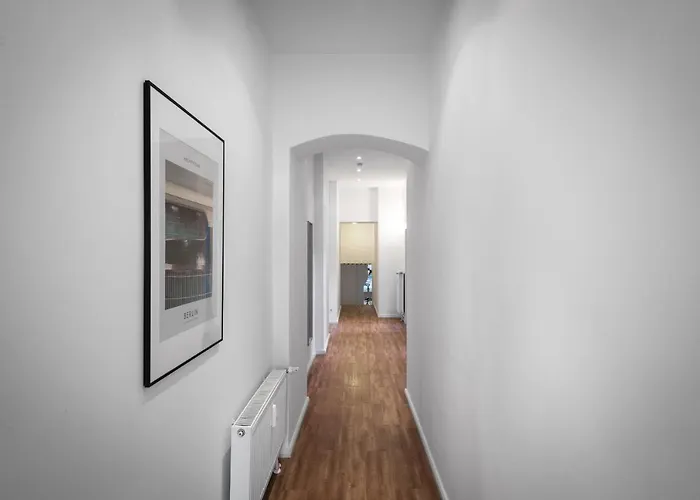 Sonnig & Helle Alexanderplatz In 15min Zu Erreichen, Herthastrasse Sehr Schoen Und Gross Fuer Gruppen Geeignet Berlin