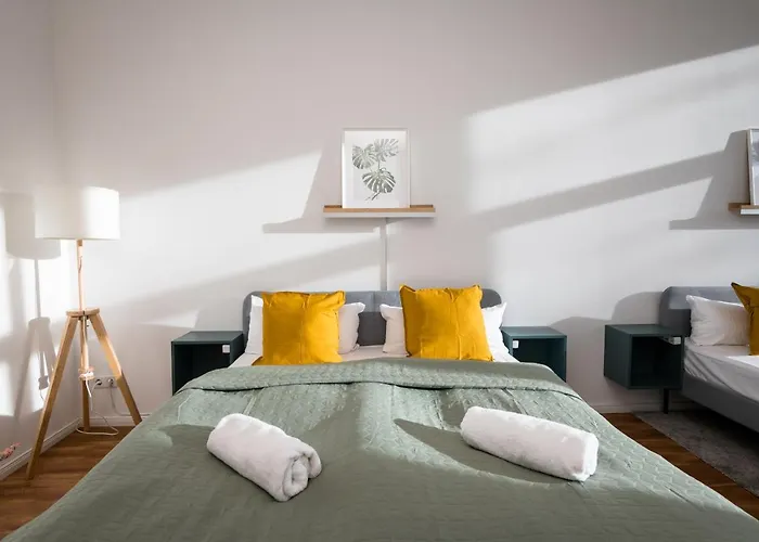 Sonnig & Helle Alexanderplatz In 15min Zu Erreichen, Herthastrasse Sehr Schoen Und Gross Fuer Gruppen Geeignet Apartman *