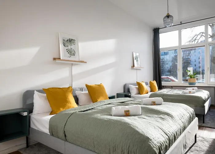 Sonnig & Helle Alexanderplatz In 15min Zu Erreichen, Herthastrasse Sehr Schoen Und Gross Fuer Gruppen Geeignet Berlijn