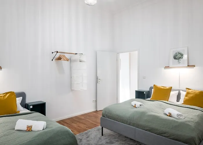 Sonnig&helle Alexanderplatz In 15min Zu Erreichen, Herthastraße Sehr Schön Und Groß Für Gruppen Geeignet *