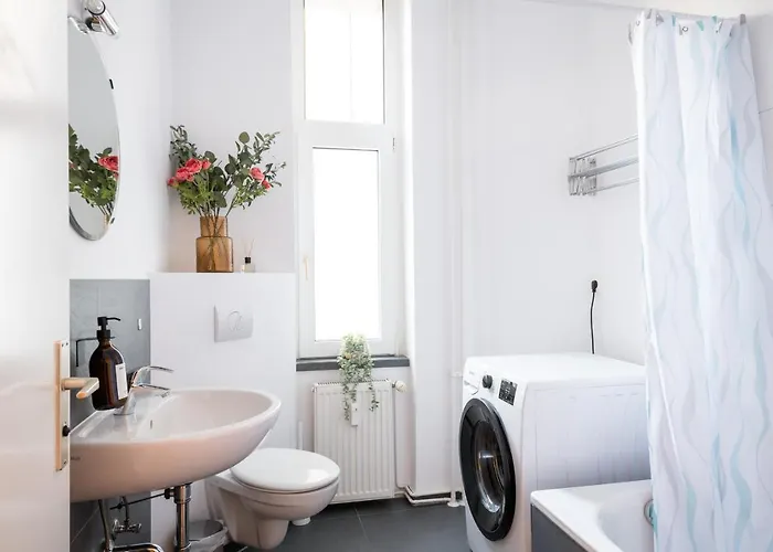 Apartamento Sonnig&helle Alexanderplatz In 15min Zu Erreichen, Herthastraße Sehr Schön Und Groß Für Gruppen Geeignet Berlín