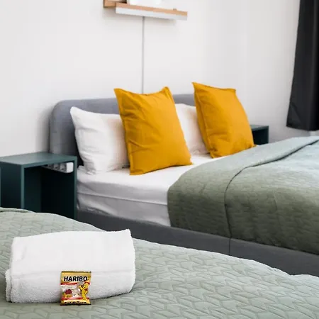 Appartement Sonnig & Helle Alexanderplatz In 15min Zu Erreichen, Herthastrasse Sehr Schoen Und Gross Fuer Gruppen Geeignet