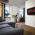 Sonnig Alexanderplatz: Spacious Group-friendly Apartment Berlin