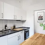 Apartment Sonnig Alexanderplatz: Spacious Group-friendly