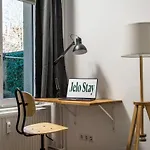 Sonnig Alexanderplatz: Spacious Group-friendly Apartment