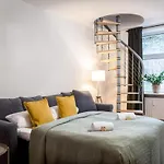 Sonnig Alexanderplatz: Spacious Group-friendly Apartment Berlin