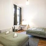 Apartment Sonnig Alexanderplatz: Spacious Group-friendly *
