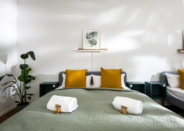 Sonnig & Helle Alexanderplatz In 15min Zu Erreichen, Herthastrasse Sehr Schoen Und Gross Fuer Gruppen Geeignet * Berlin